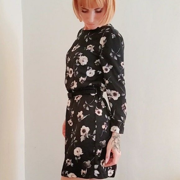 Satin dress - Picture 1 of 5